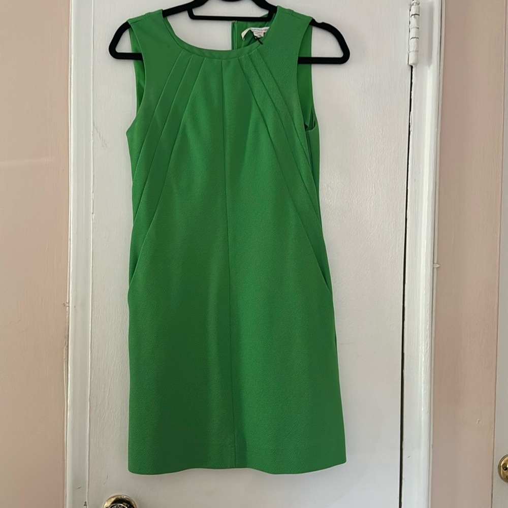 Kelly green dianevonfurstenberg